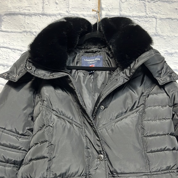 NWT-LONDON FOG Women's Chevron Coat with Faux Fur Trimmed Hood - Picture 5 of 8